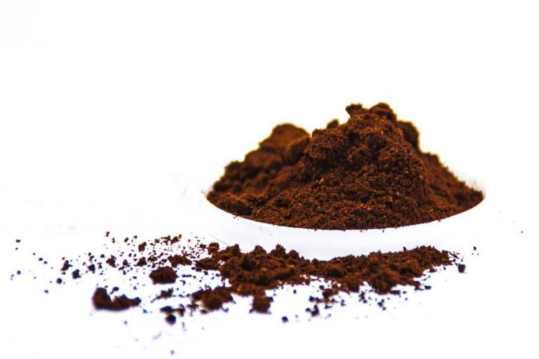 Mulchen gegen Nacktschnecken. Was hilft und was hilft nicht? Kaffeepulver Mulchen gegen Schnecken Nacktschnecken im Garten Schneckenschutz Schneckenabwehr Kaffeesatz Kaffee